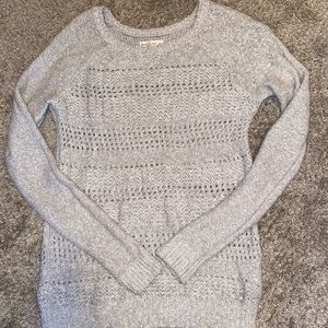 Super comfy sweater! HARDLY WORN